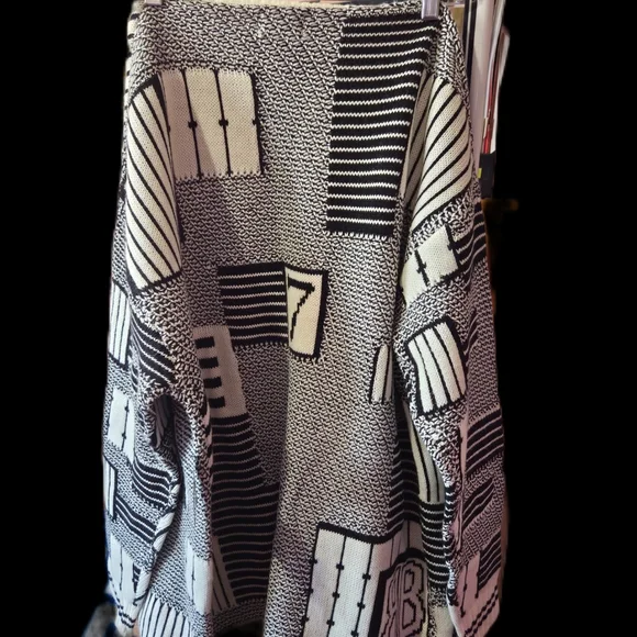 #54 - Forever 21 "Blessed" Men's B & W Cardigan Patterned Sweater. Size Medium - Picture 4 of 6